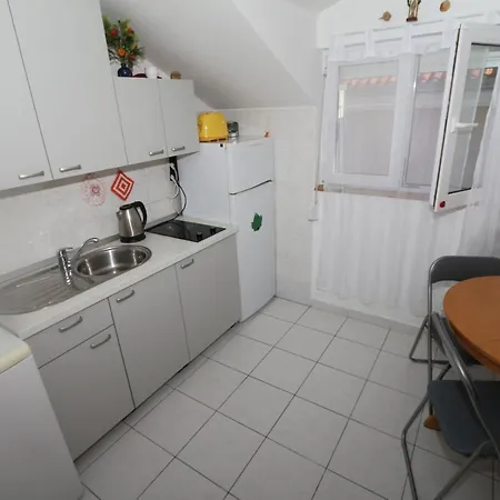Near Main Beach Apartment Makarska